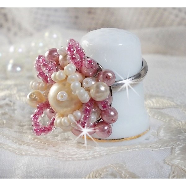 Bague D&eacute;tente avec des perles nacr&eacute;es de Swarovski