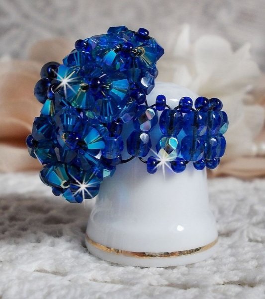 Bague Saphir avec des Cristaux de Swarovski et des perles de boh&ecirc;me