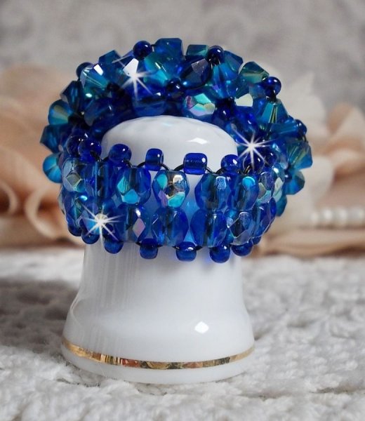 Bague Saphir avec des Cristaux de Swarovski et des perles de boh&ecirc;me