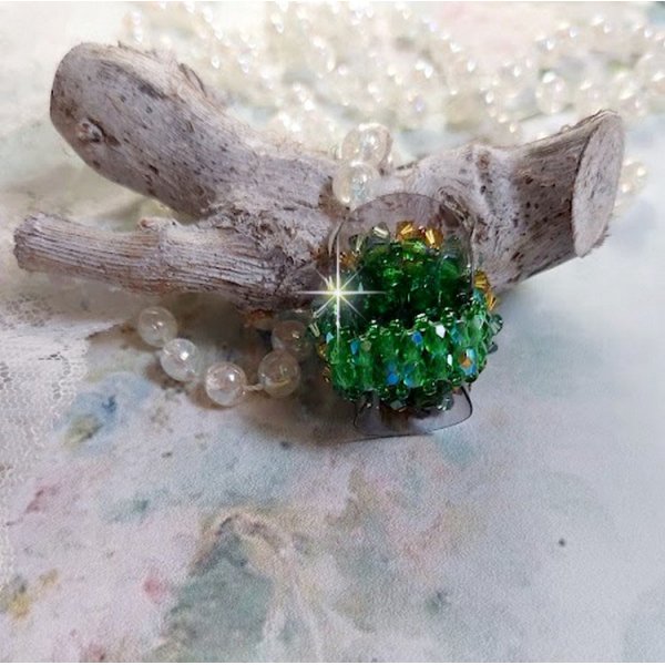 Anello verde tenero con sfaccettature di cristallo Swarovski e filatoi