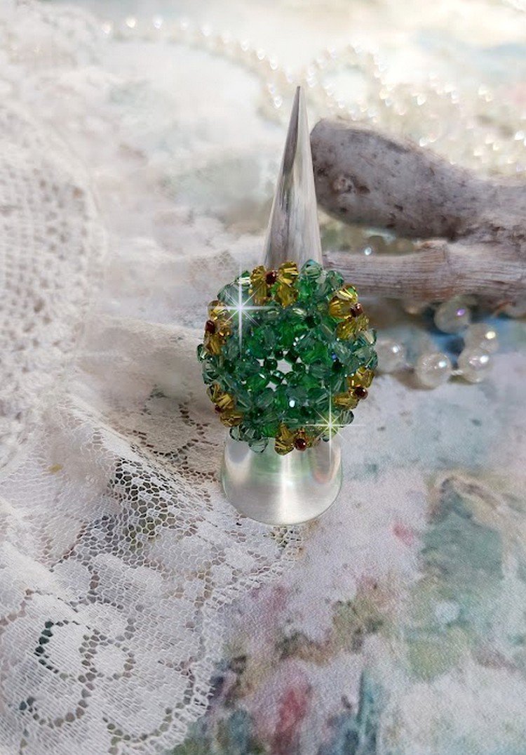 Anello verde tenero con sfaccettature di cristallo Swarovski e filatoi