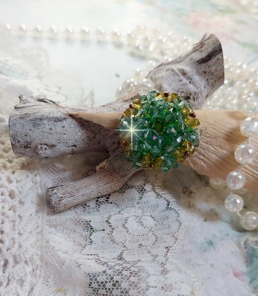 Anello verde tenero con sfaccettature di cristallo Swarovski e filatoi