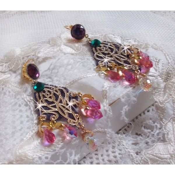 BO Asiane creato con gocce di cristallo Swarovski, pizzo viola anni '50 e perline di vetro