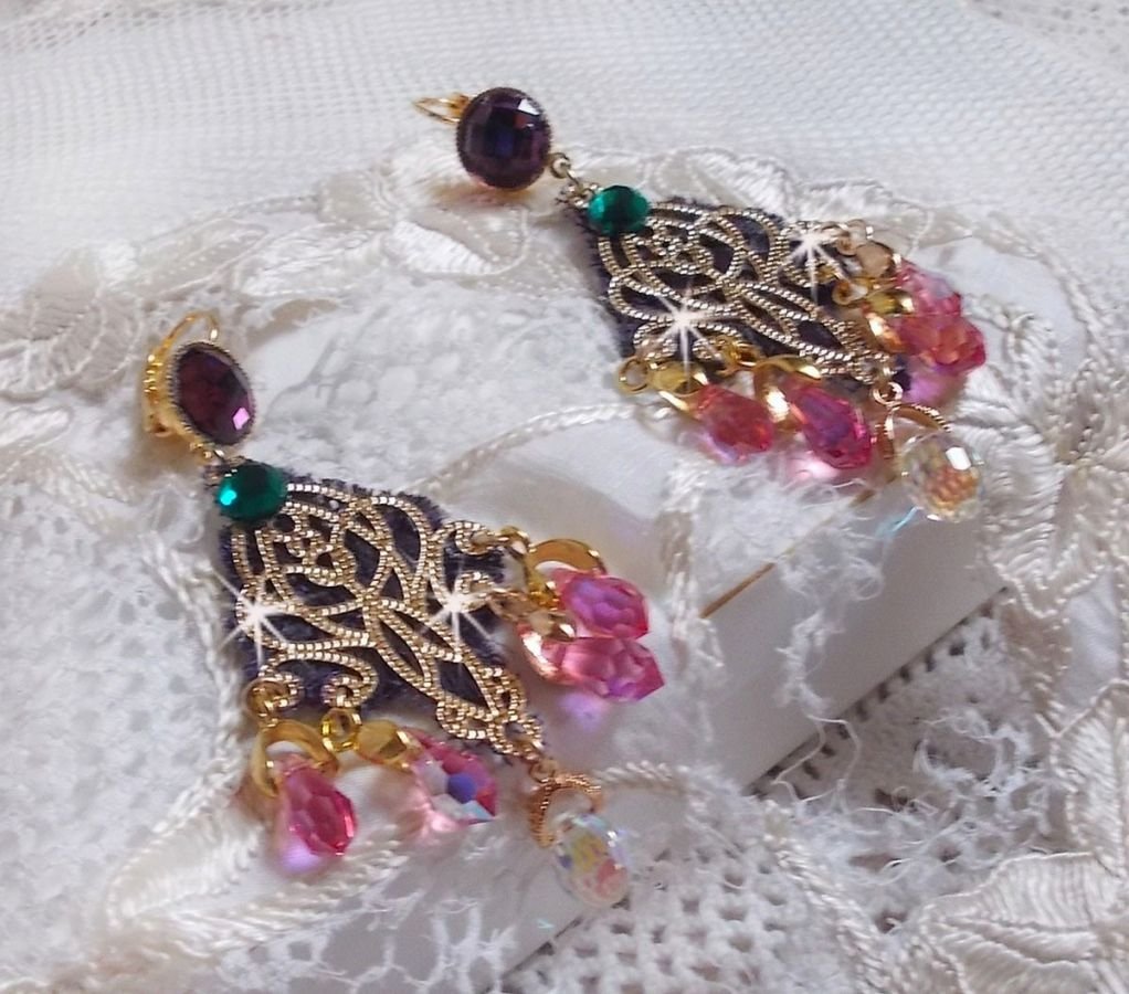 BO Asiane creato con gocce di cristallo Swarovski, pizzo viola anni '50 e perline di vetro