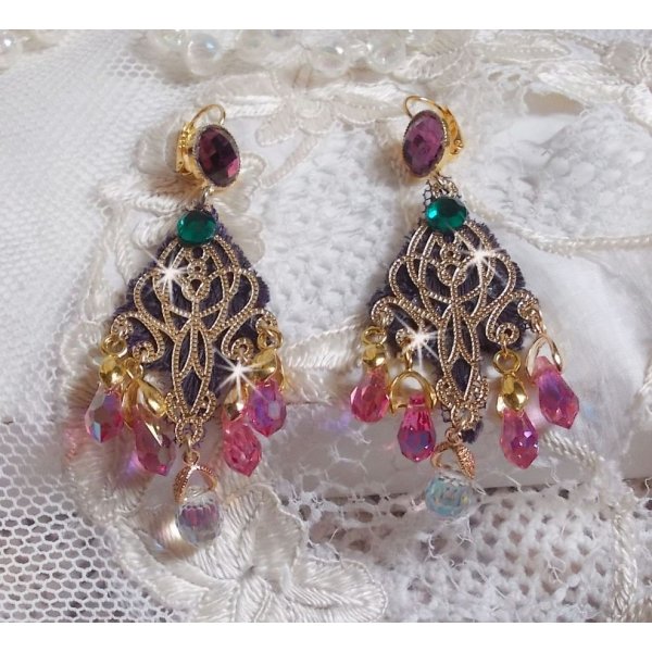 BO Asiane creato con gocce di cristallo Swarovski, pizzo viola anni '50 e perline di vetro