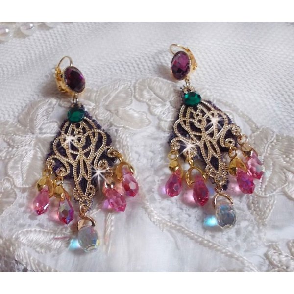 BO Asiane creato con gocce di cristallo Swarovski, pizzo viola anni '50 e perline di vetro