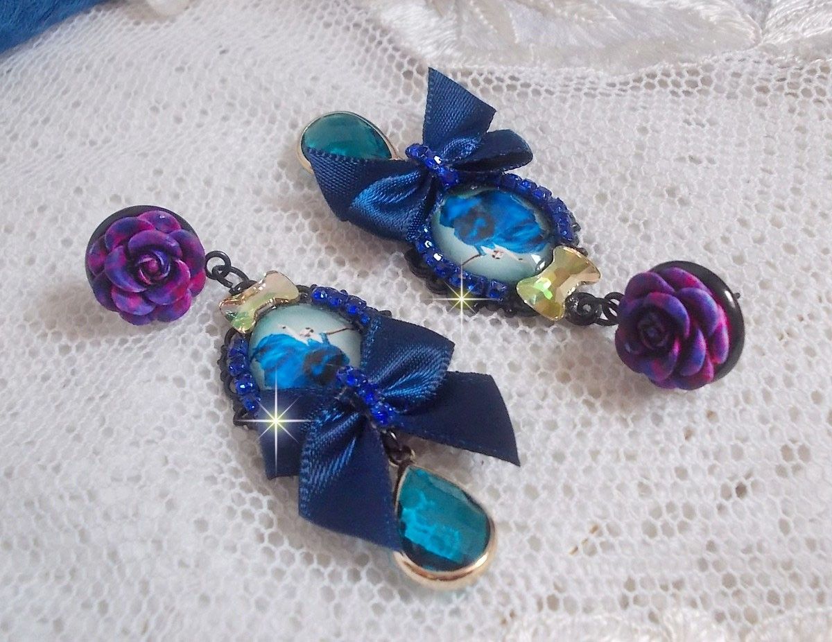 BO Ballerine In Blue en robe floue avec des nœuds en Satin et en Cristal, strass, roses en résine, perles en verre, perles en cristal de Quartz et clous d'oreilles en laiton