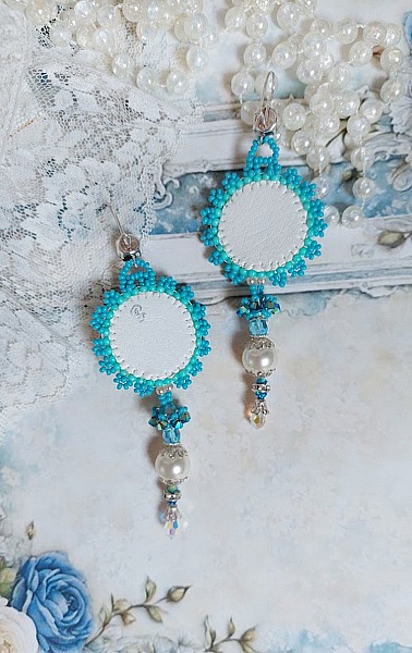 BO Beauty Alicia Blue ricamato con cristalli Swarovski, perle rotonde e perline Miyuki