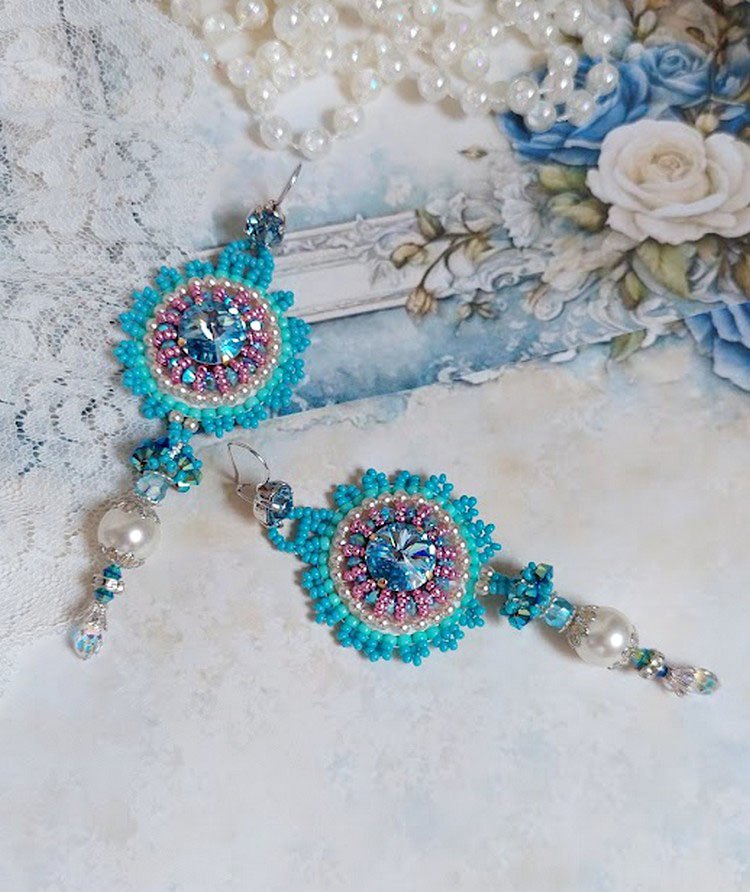 BO Beauty Alicia Blue ricamato con cristalli Swarovski, perle rotonde e perline Miyuki