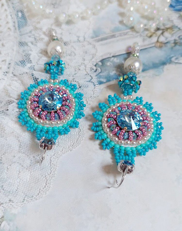 BO Beauty Alicia Blue ricamato con cristalli Swarovski, perle rotonde e perline Miyuki
