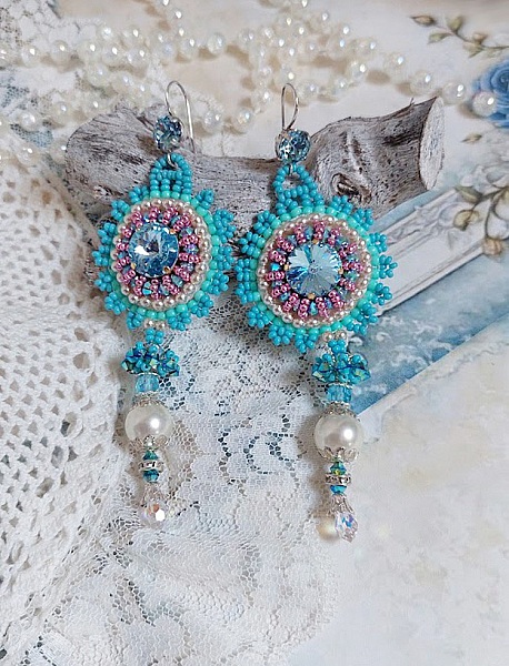 BO Beauty Alicia Blue ricamato con cristalli Swarovski, perle rotonde e perline Miyuki