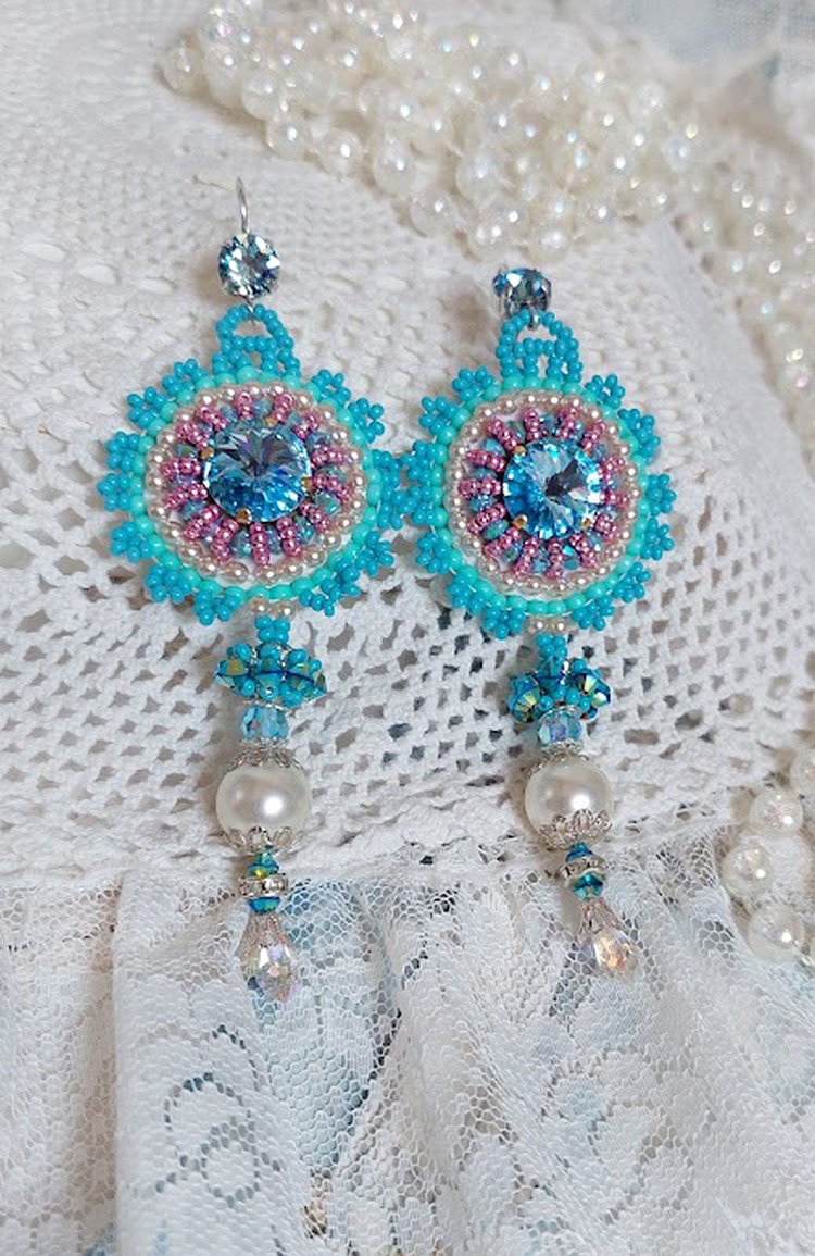 BO Beauty Alicia Blue ricamato con cristalli Swarovski, perle rotonde e perline Miyuki