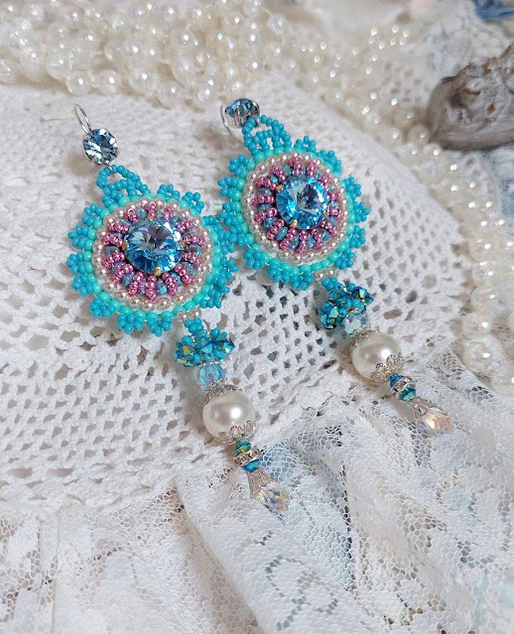 BO Beauty Alicia Blue ricamato con cristalli Swarovski, perle rotonde e perline Miyuki