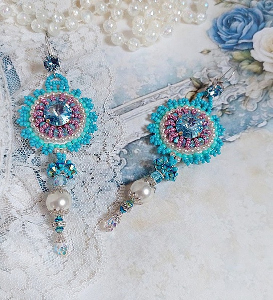 BO Beauty Alicia Blue ricamato con cristalli Swarovski, perle rotonde e perline Miyuki