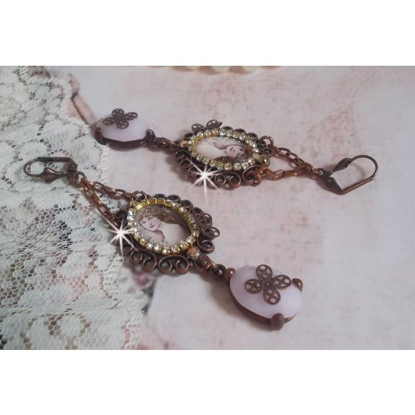 Rose Blondy BO create con cabochon PureCrystal, cabochon a lente d'ingrandimento, medaglioni e una catena di strass