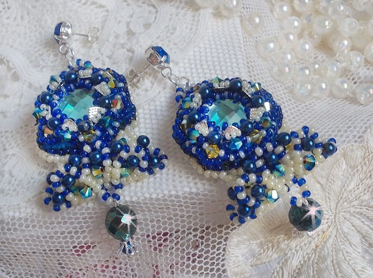 BO Blue Palace Haute-Couture ricamato con cristalli Swarovski, perle perlate, timbri in filigrana e portacabochon in argento 925/1000