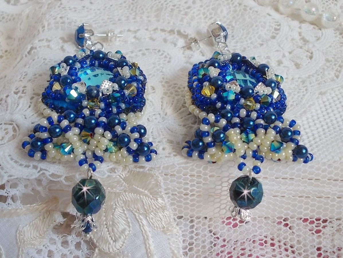 BO Blue Palace Haute-Couture ricamato con cristalli Swarovski, perle perlate, timbri in filigrana e portacabochon in argento 925/1000