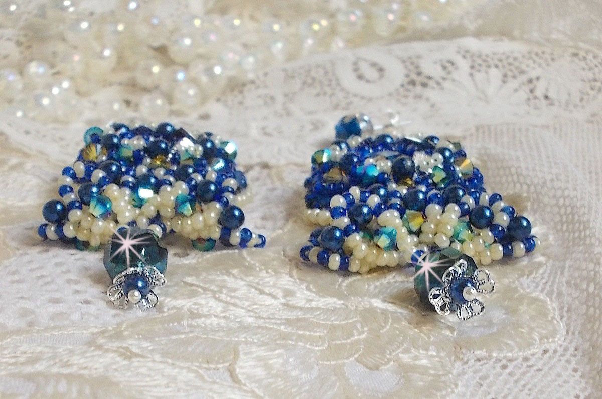 BO Blue Palace Haute-Couture ricamato con cristalli Swarovski, perle perlate, timbri in filigrana e portacabochon in argento 925/1000