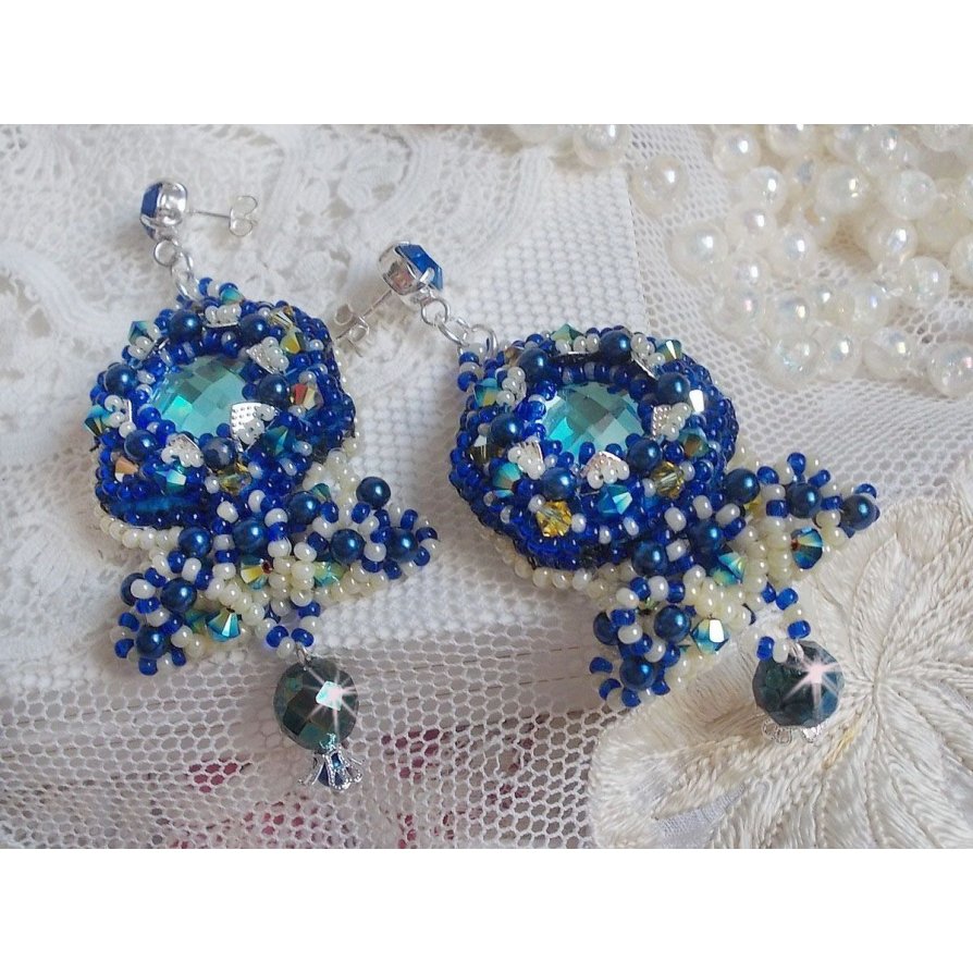 BO Blue Palace Haute-Couture ricamato con cristalli Swarovski, perle perlate, timbri in filigrana e portacabochon in argento 925/1000