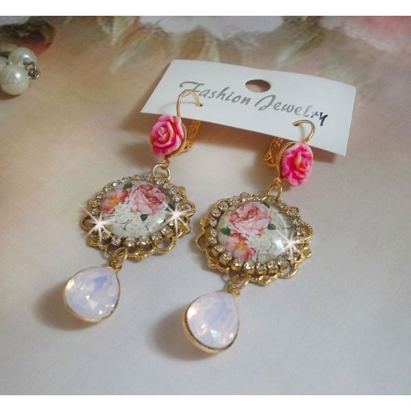 BO Bouquet Valentine creato con cabochon di vetro a bouquet di rose, cabochon di resina e cristalli Swarovski 