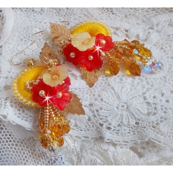 Ranuncolo BO ricamato con cristalli Swarovski e cotone DMC giallo/arancio