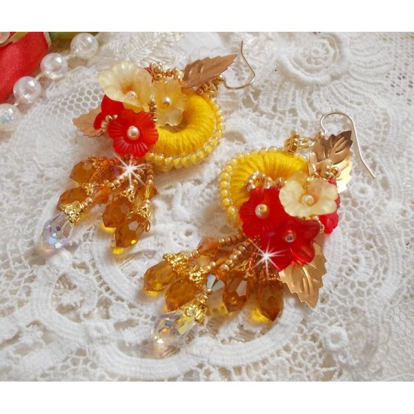 Ranuncolo BO ricamato con cristalli Swarovski e cotone DMC giallo/arancio