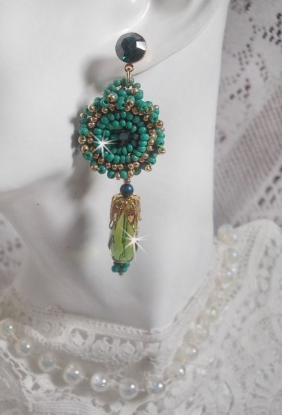 BO Charnelle ricamato con perline rotonde e cabochon Swarovski, gocce sfaccettate e perle di seme