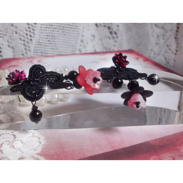 BO Cocktail Sangria creato con vecchissimo pizzo nero, cristalli, fiori smerigliati, cabochon in resina e accessori neri.