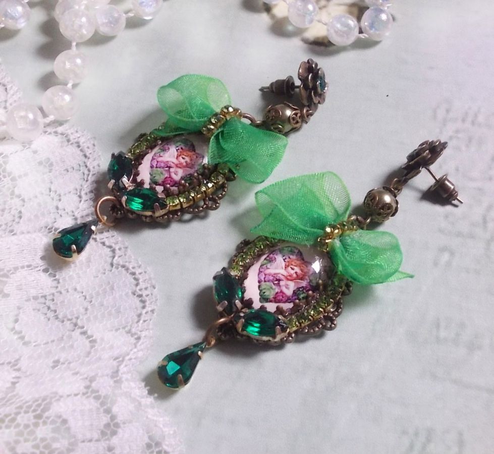 BO Coeur d'Anges creato con cabochon ingrandenti, nastro di organza, accessori vari e cristalli