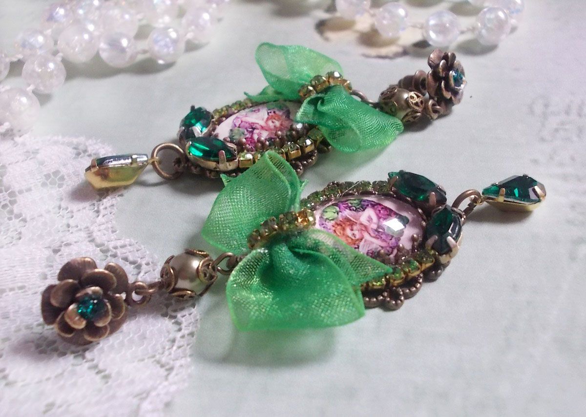 BO Coeur d'Anges creato con cabochon ingrandenti, nastro di organza, accessori vari e cristalli