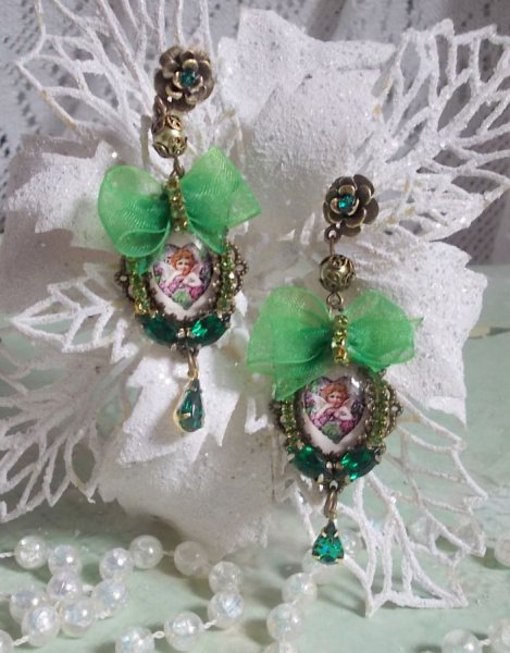 BO Coeur d'Anges creato con cabochon ingrandenti, nastro di organza, accessori vari e cristalli