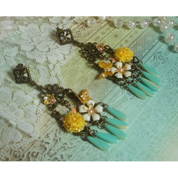 Cuore di primavera BO creato con pugnali, fiori di resina, PureCrystal e charms