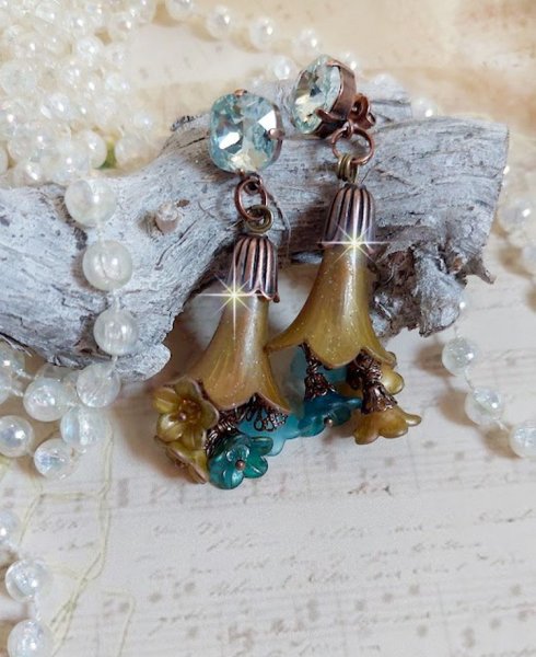  BO C&eacute;zanne cr&eacute;&eacute;es aves fleurs synth&eacute;tiques et perles Cristal Swarovsky