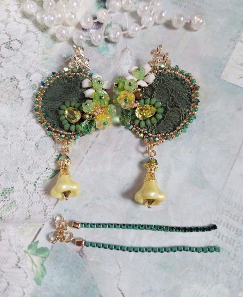 BO Espoir brod&eacute;es avec fleurs et rondes aplaties verres, dentelle, perles Cristal Swarovski