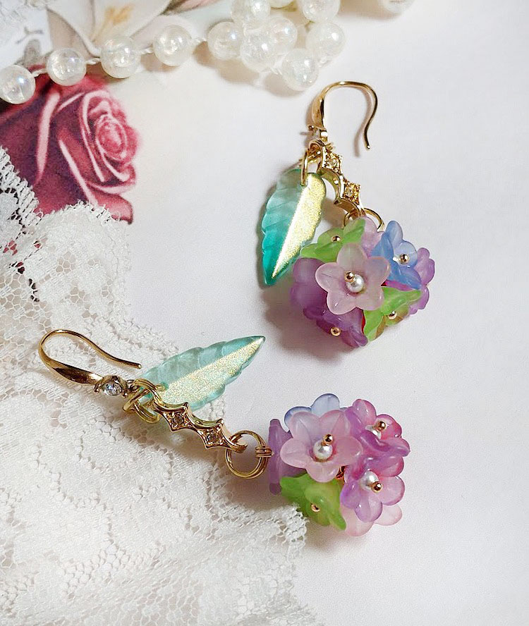 BO Fleurettes cr&eacute;&eacute;es avec fleurs synth&eacute;tiques, perles verres et Cristaux de Swarovski
