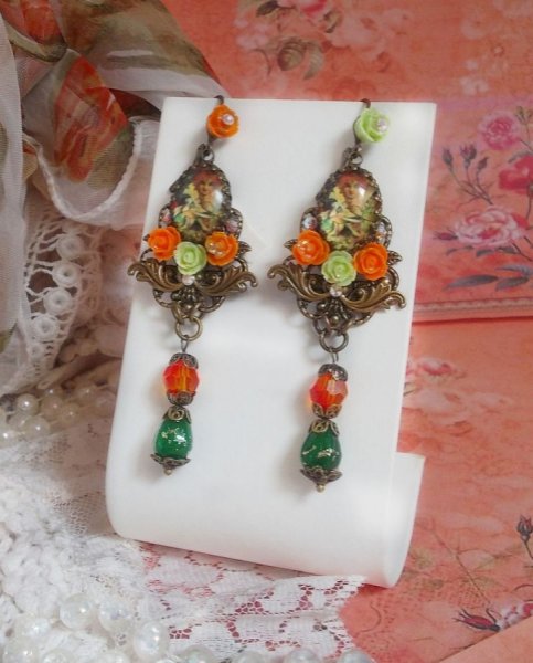 Zucca BO Fairy Aloes creata con cabochon di vetro d'ingrandimento, rose di resina e cristalli