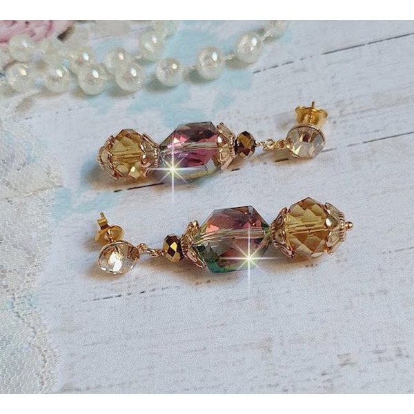 BO Glamour Scintillant montées avec cabochons et perles en Cristal, perles cubes octogonaux cristal électrolytique et clous d'oreilles en laiton doré