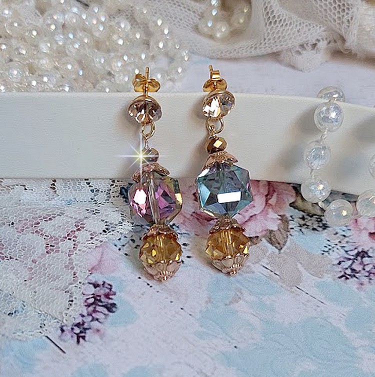 BO Glamour Scintillant montées avec cabochons et perles en Cristal, perles cubes octogonaux cristal électrolytique et clous d'oreilles en laiton doré