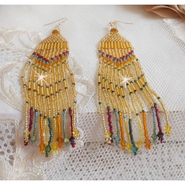 BO Happy Summer creato con perline Miyuki Delicas, tubi e cristalli PureCrystal con ganci in oro 14 carati.