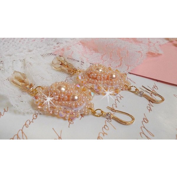 BO Idylle Beauty ricamato con cristalli Swarovski, accessori placcati in oro e perle di semi