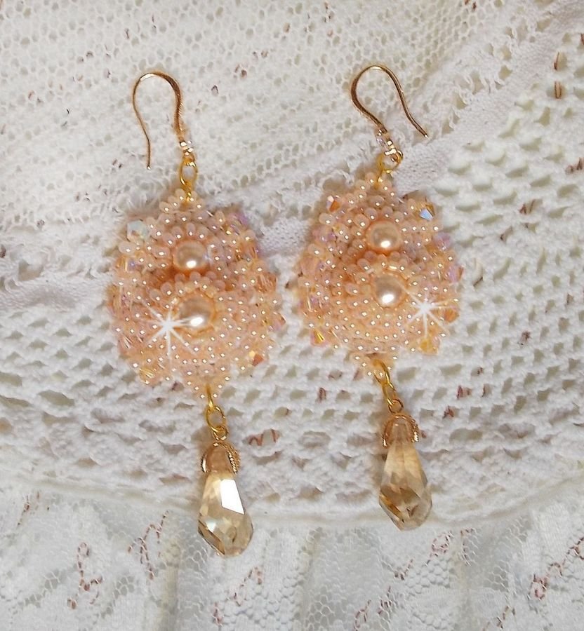 BO Idylle Beauty ricamato con cristalli Swarovski, accessori placcati in oro e perle di semi