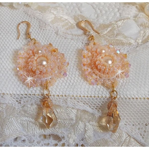 BO Idylle Beauty ricamato con cristalli Swarovski, accessori placcati in oro e perle di semi