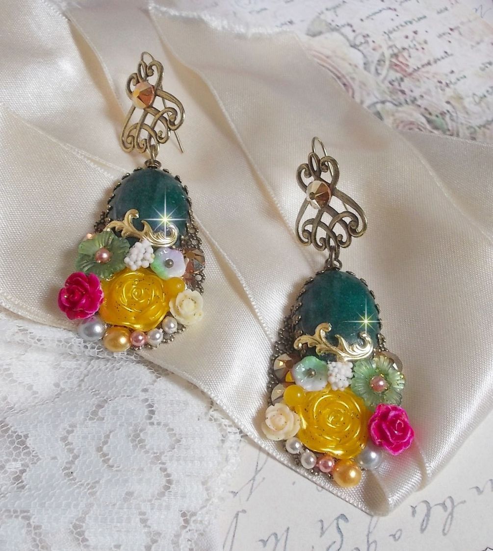 Fiori di giada BO creati con cabochon ovali di giada malese, cristalli Swarovski, perline di resina, fiori di vetro con accessori di qualità 