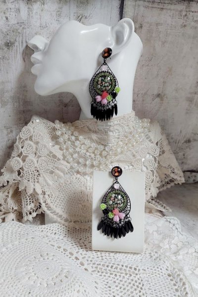 BO La Jocondine mont&eacute;es avec estampes, cabochons verre, dagues, perles r&eacute;sine et perles cristal Swarovski