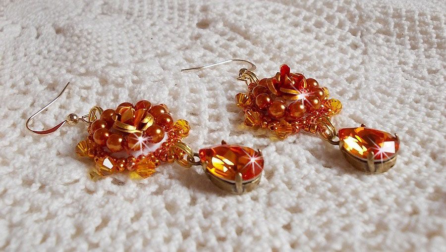 BO Lady in Orange ricamato con cristalli Swarovski Tangerine, perline di semi e perline di vetro bohémien