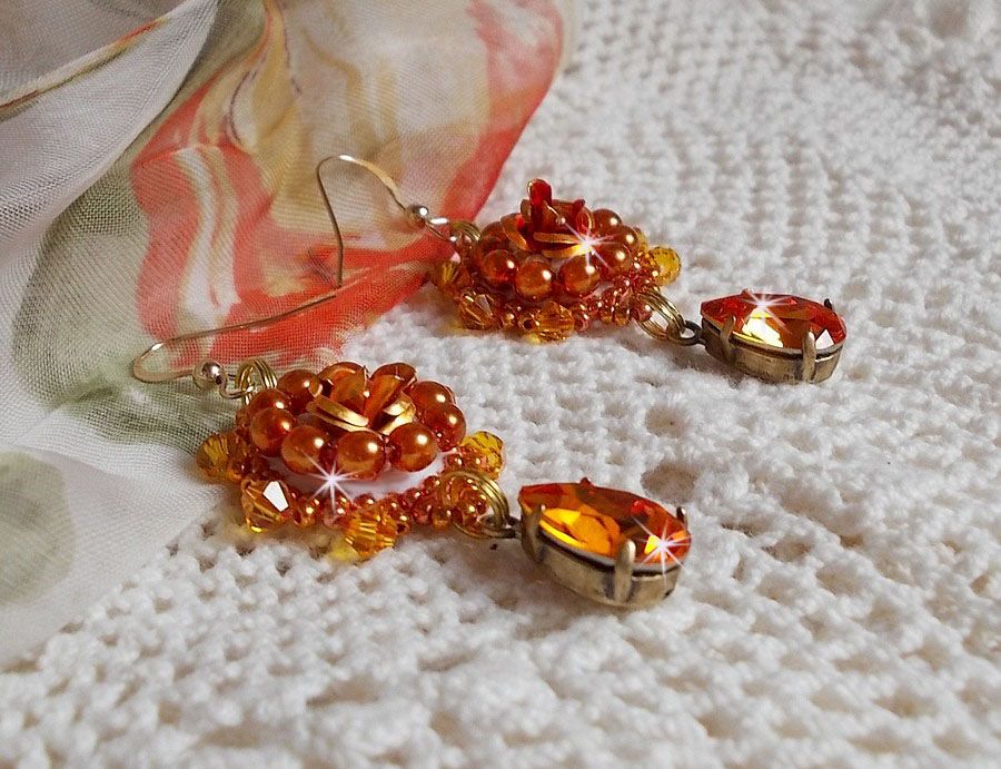 BO Lady in Orange ricamato con cristalli Swarovski Tangerine, perline di semi e perline di vetro bohémien