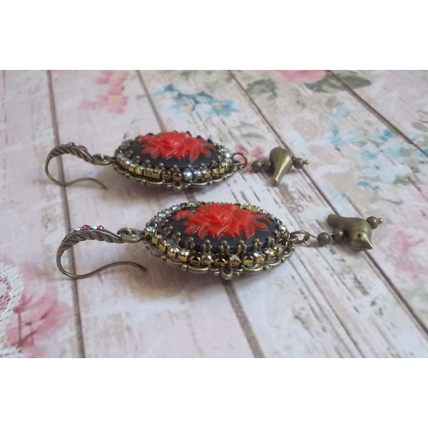 Rose BO Loly create con cabochon di resina, catena di strass di cristallo con accessori in bronzo