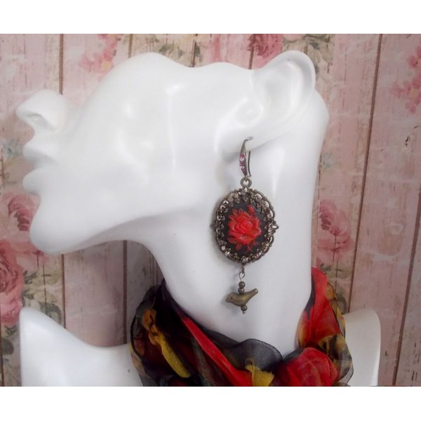 Rose BO Loly create con cabochon di resina, catena di strass di cristallo con accessori in bronzo