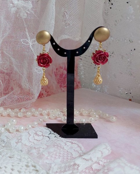 BO Lya Roses compos&eacute;es de breloques laitons, pendentifs avec roses m&eacute;tal, perles verres et clous en laiton