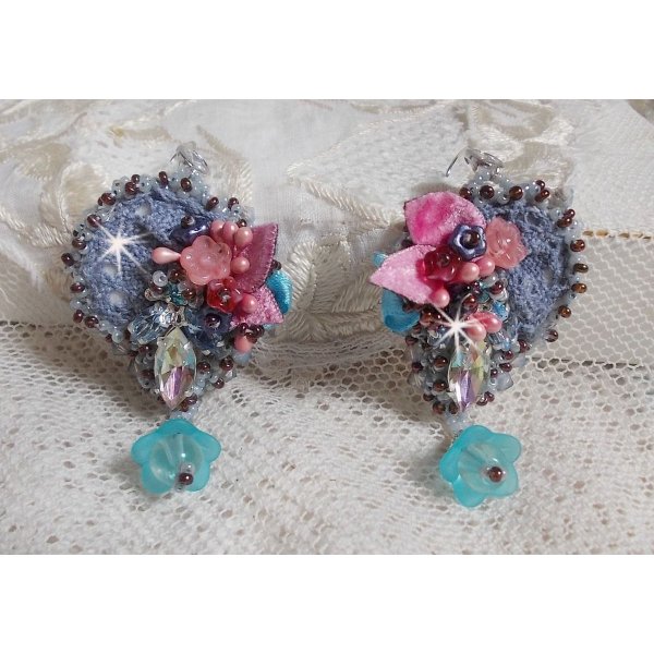 BO Mademoiselle Bluse Haute-Couture brod&eacute;es avec des Cristaux de Swarovski, des fleurs en verre de Boh&egrave;me, de la dentelle Grise et des rocailles